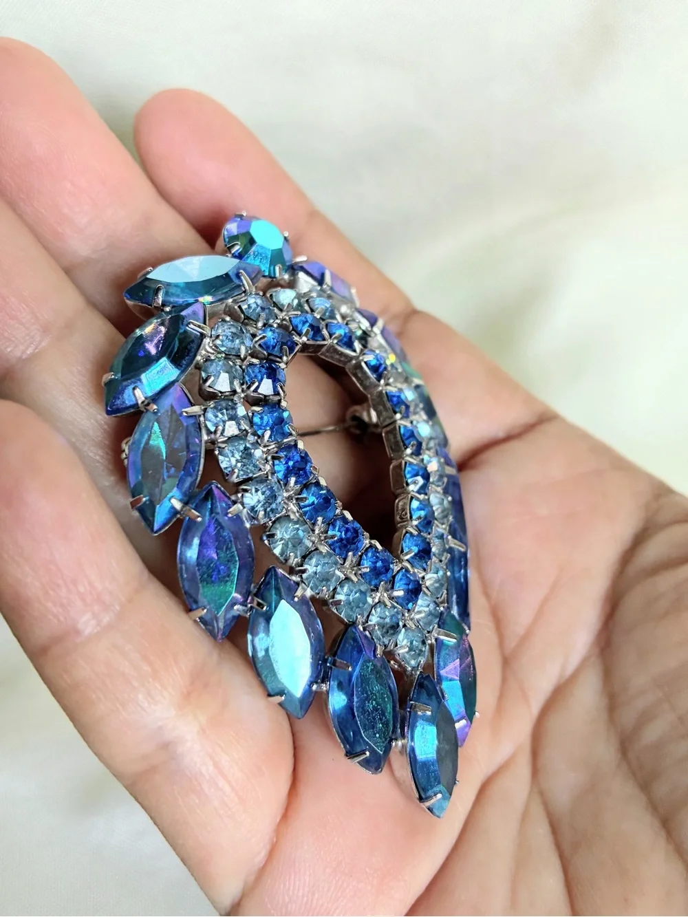Vintage D&E Juliana For Sarah Coventry Blue Lagoon AB Rhinestone Brooch #retro